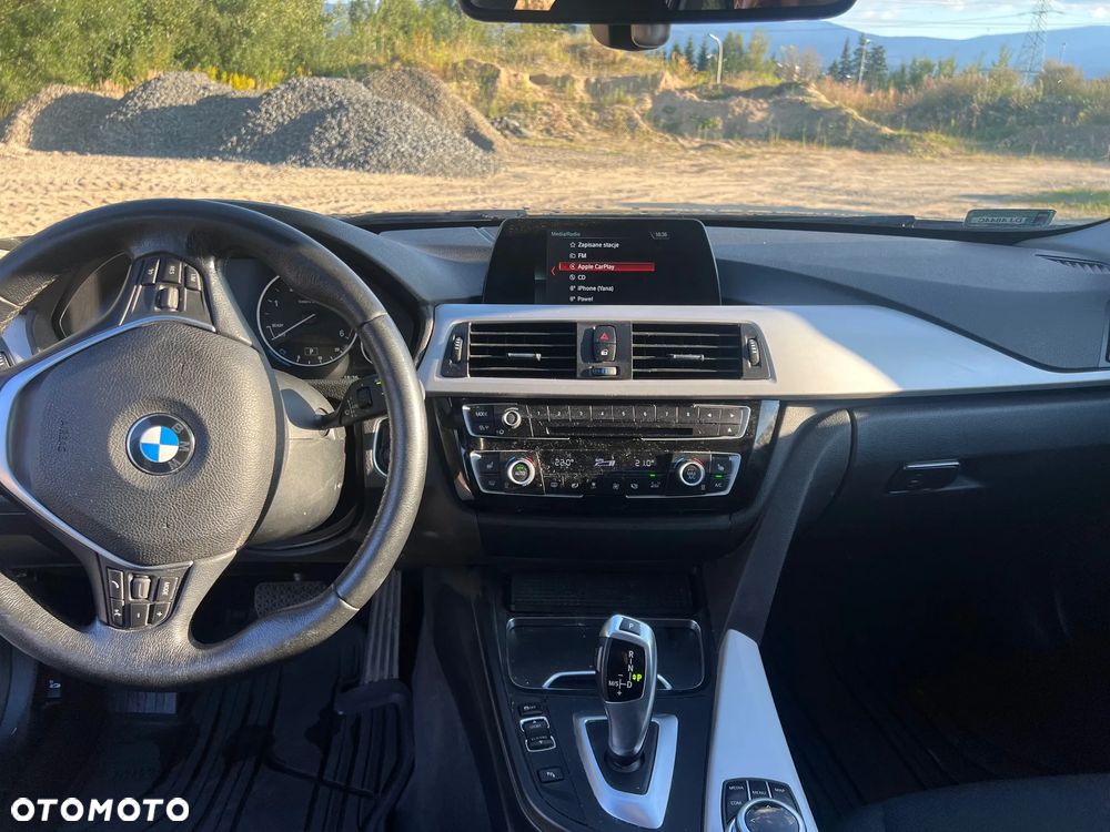 BMW Seria 3 320d Touring - 9