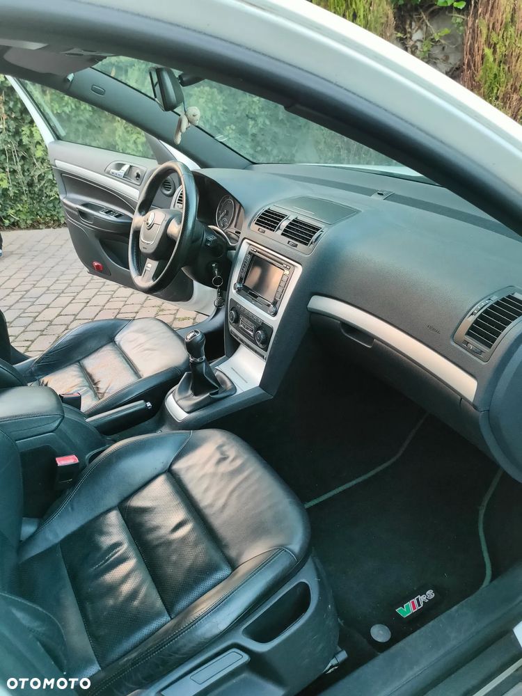 Skoda Octavia 2.0 TSI RS - 9