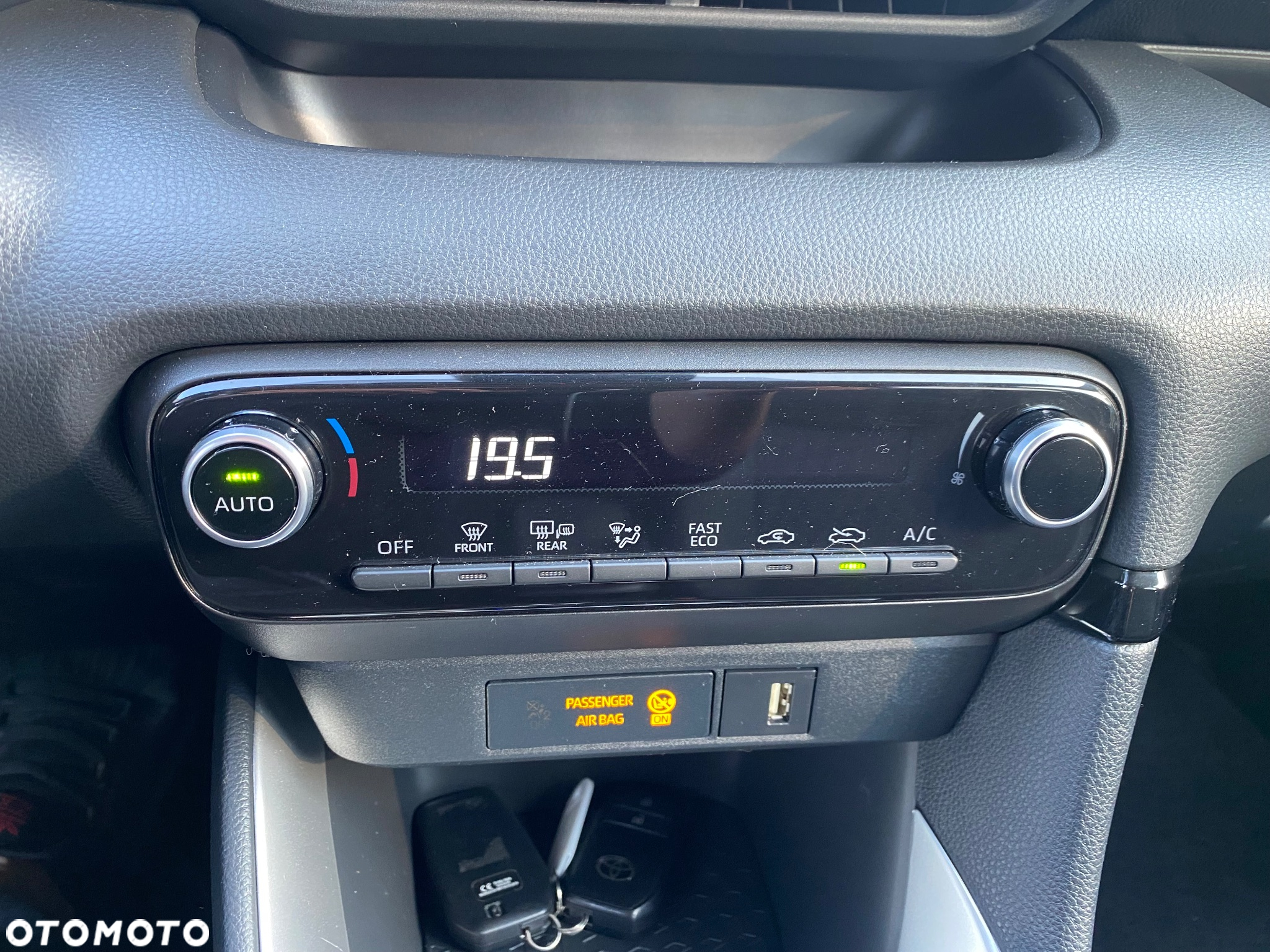 Toyota Yaris Hybrid 1.5 VVT-i Premiere Edition - 11