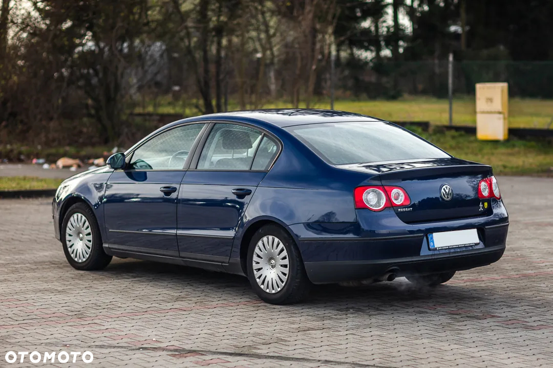 Volkswagen Passat 1.6 Comfortline - 10