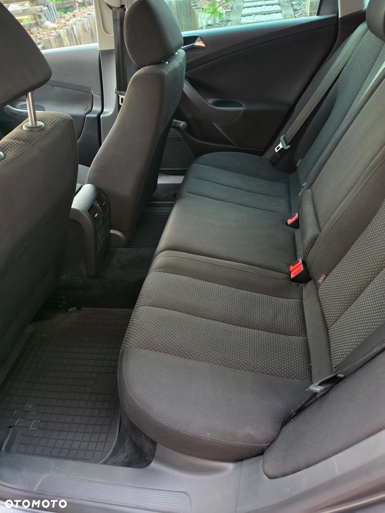 Volkswagen Passat 2.0 FSI Individual - 19