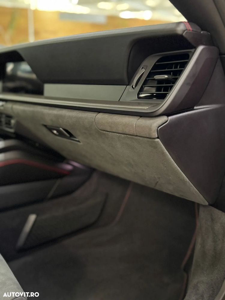 Porsche 911 Carrera Cabrio GTS PDK - 18