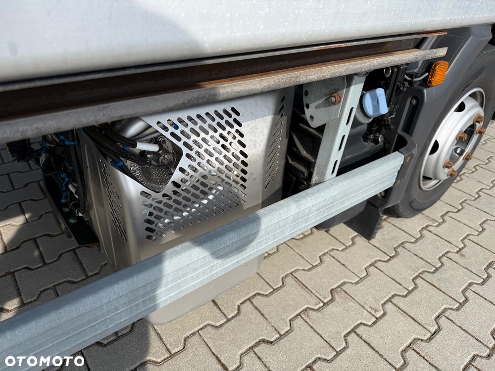 MAN TGL 12.220 / KONTENER + WINDA / 117 000 KM / ROLETA / TYŁ PODUSZKA / Z FRANCJI / STAN BDB / / / - 23