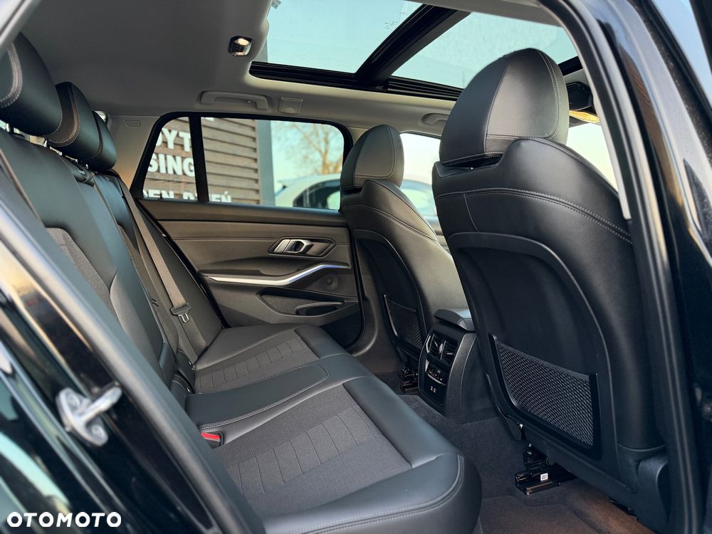 BMW Seria 3 320d M Sport - 15