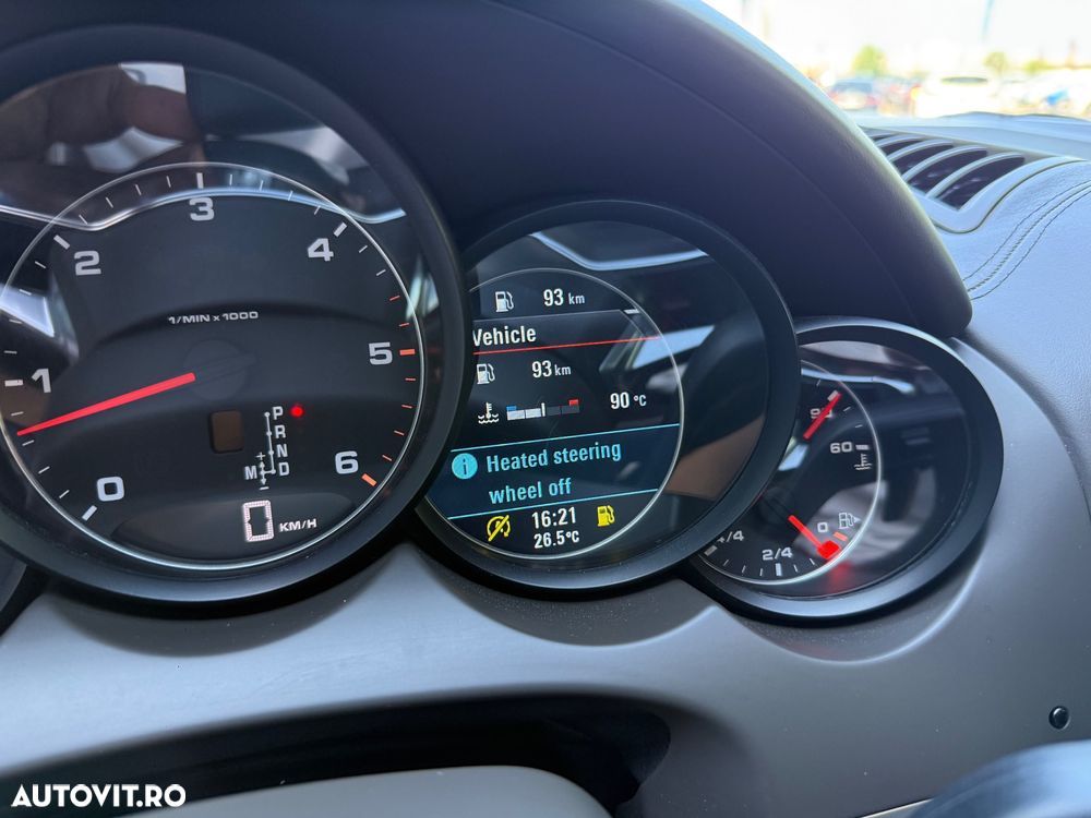 Porsche Cayenne Platinum Edition - 35
