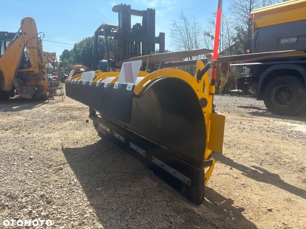 Mercedes-Benz AROCS 1824 4X4 Piaskarka solarka pług - 6