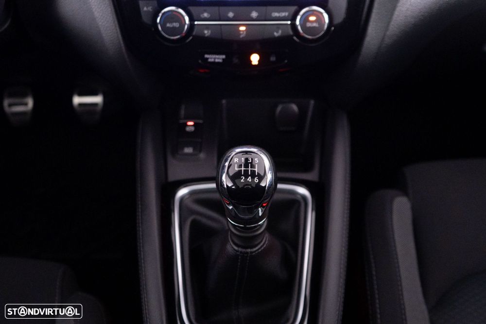 Nissan Qashqai 1.3 DIG-T N-Connecta J18 - 25