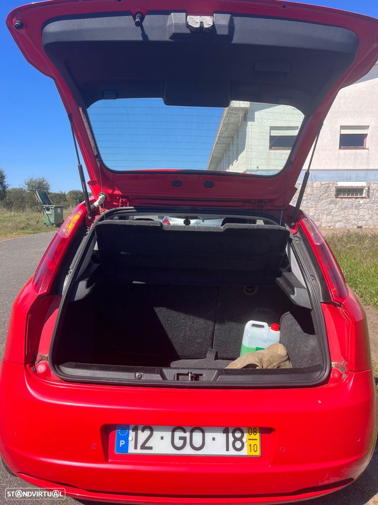 Fiat Grande Punto ver-1-2-redbull-blue-elements - 6