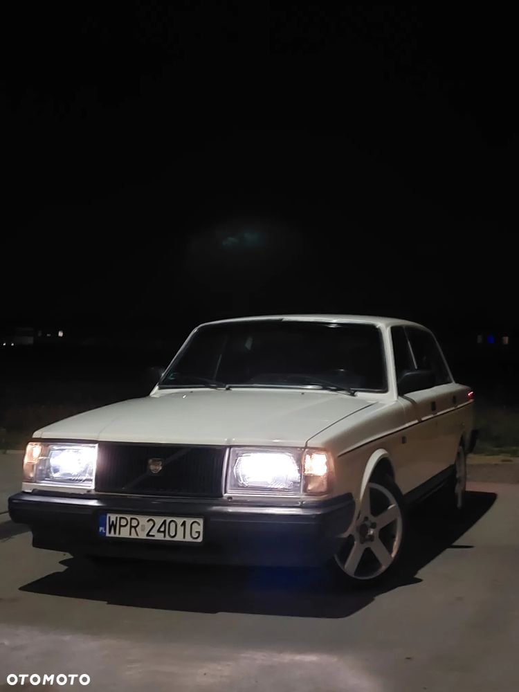 Volvo Seria 200 - 1