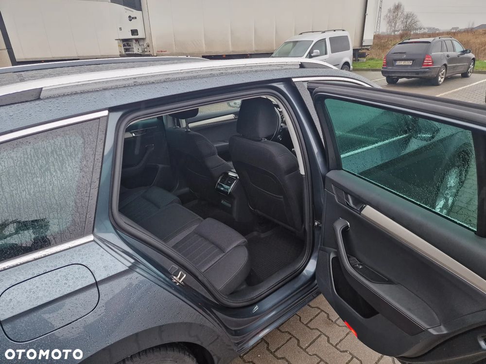 Skoda Superb 2.0 TDI SCR Ambition DSG - 9