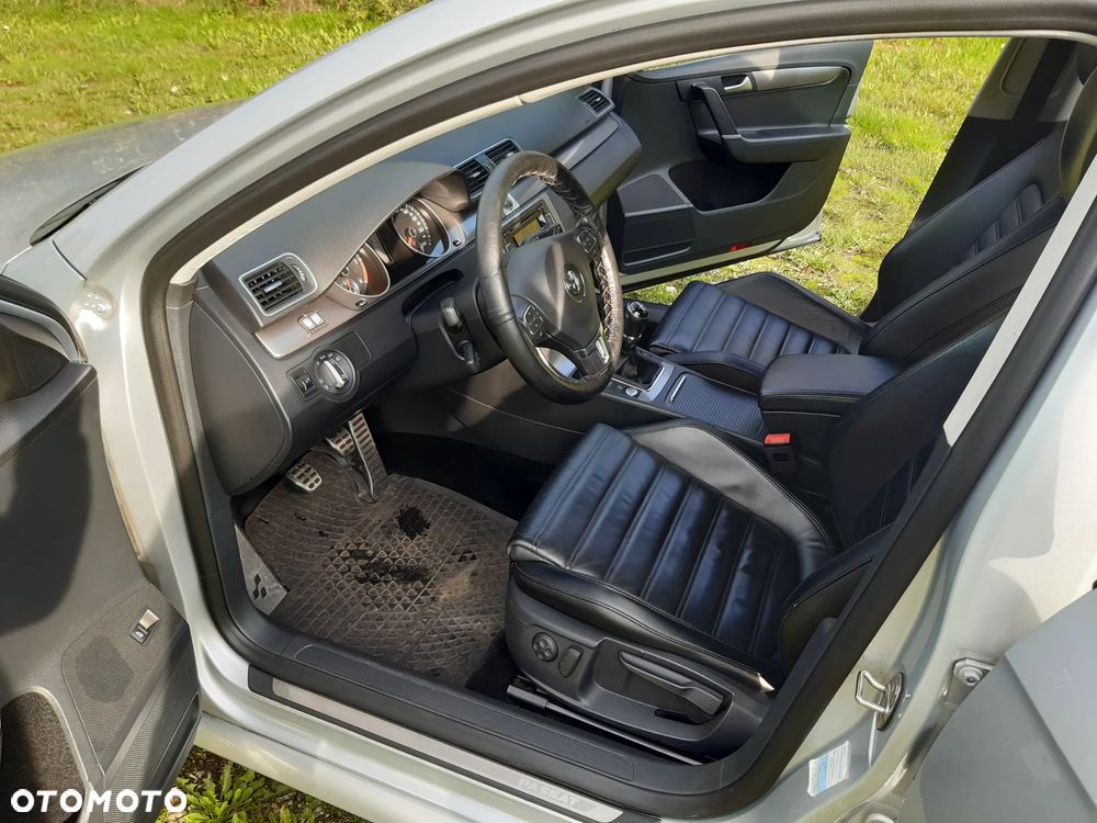 Volkswagen Passat 2.0 TDI Highline R-Style - 10