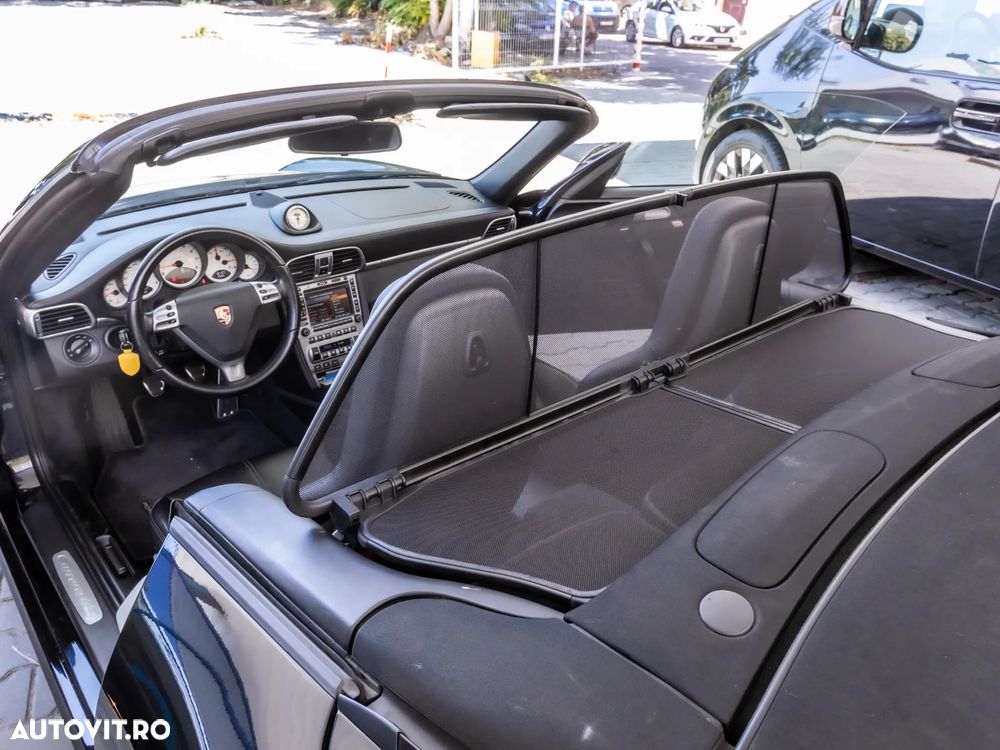 Porsche 911 Carrera 4 S Cabrio - 22