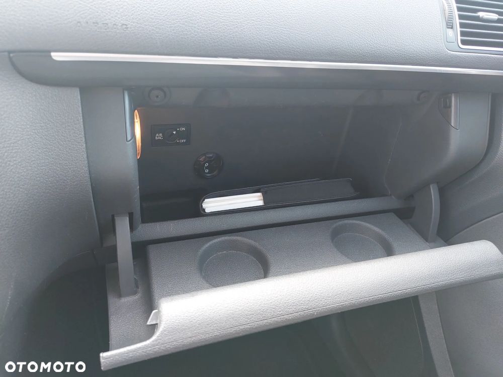 Volkswagen Touran 2.0 TDI DPF Highline DSG - 29