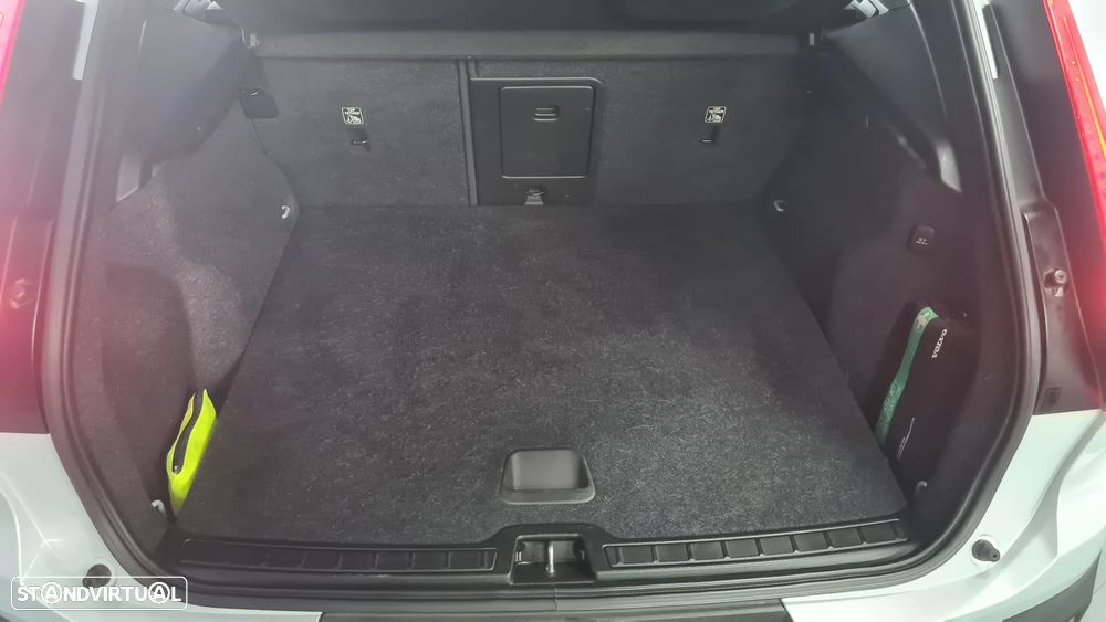 Volvo XC 40 1.5 T3 Momentum Geartronic - 32
