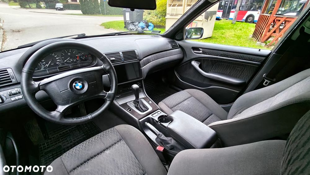 BMW Seria 3 318i - 9
