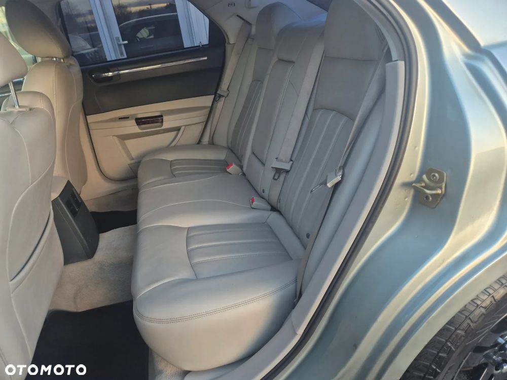 Chrysler 300C 5.7 V8 Hemi - 10