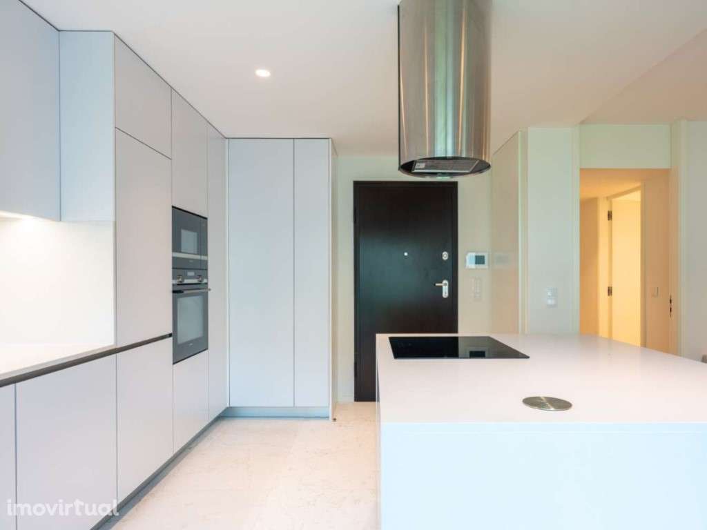 Apartamento T2 com varanda e estacionamento nas Avenidas Novas - Grande imagem: 4/28