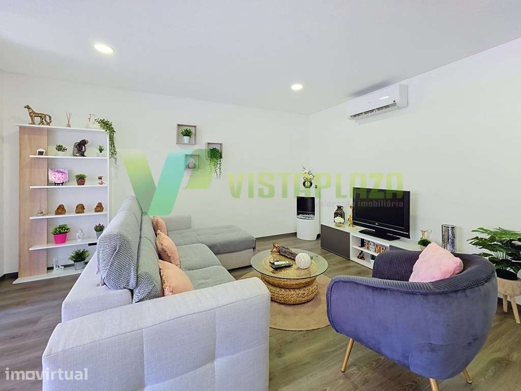 Apartamento T2 com Grandes Varandas e Garagem Box no Barranco do Ro... - Grande imagem: 2/27