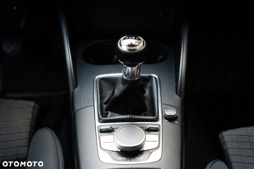 Audi A3 Sportback 2.0 TDI S line Sportpaket - 19