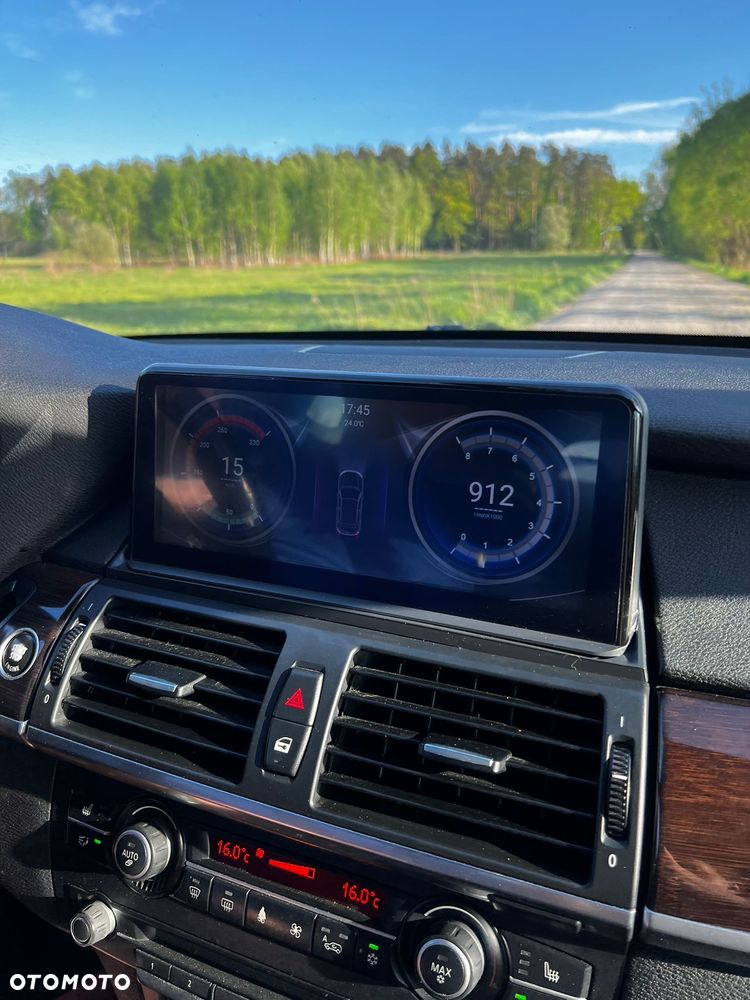 BMW X5 4.8i xDrive - 29