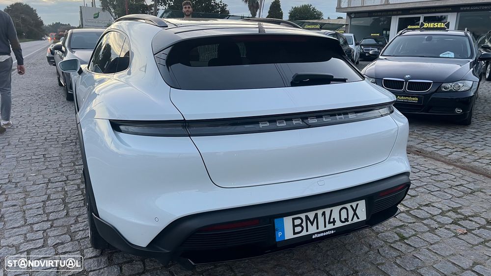 Porsche Taycan Cross Turismo 4 - 3