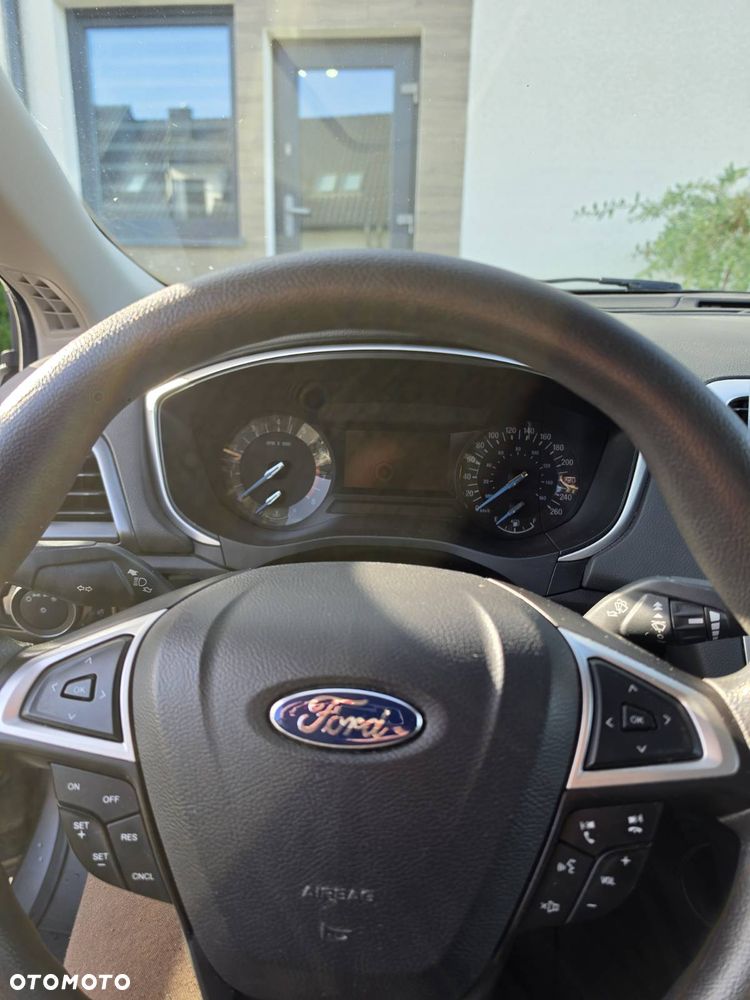 Ford Fusion - 8