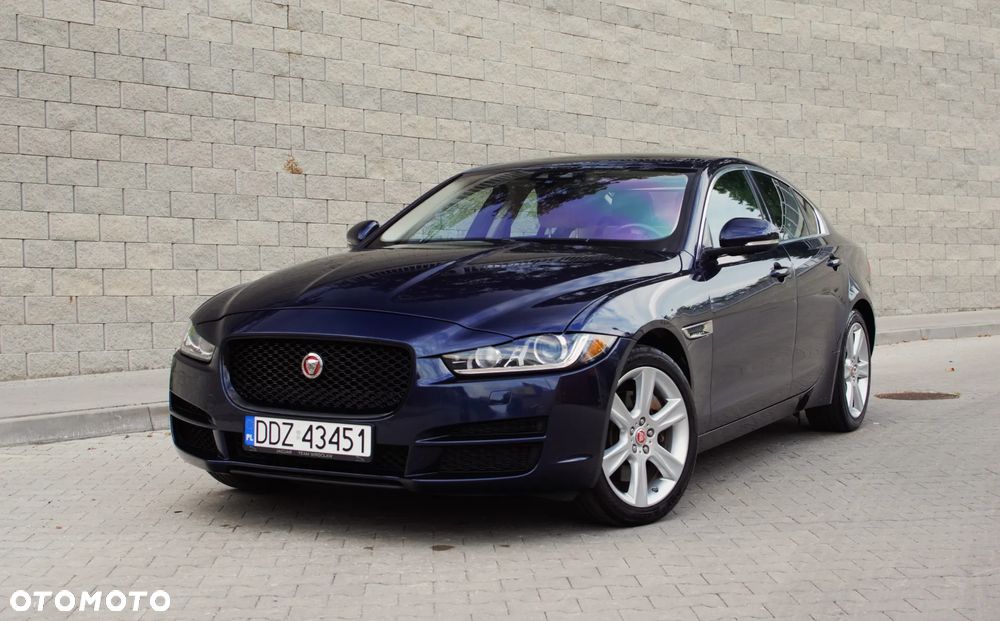 Jaguar XE 25t Prestige - 7