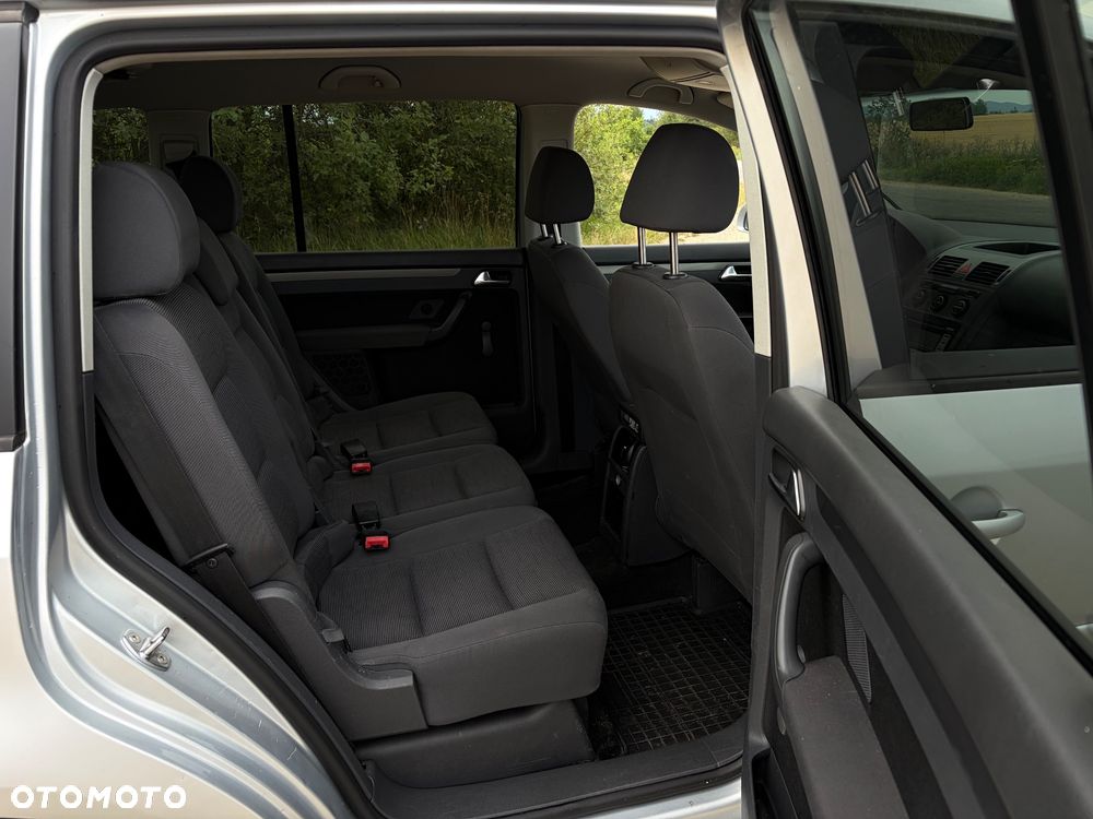 Volkswagen Touran - 8
