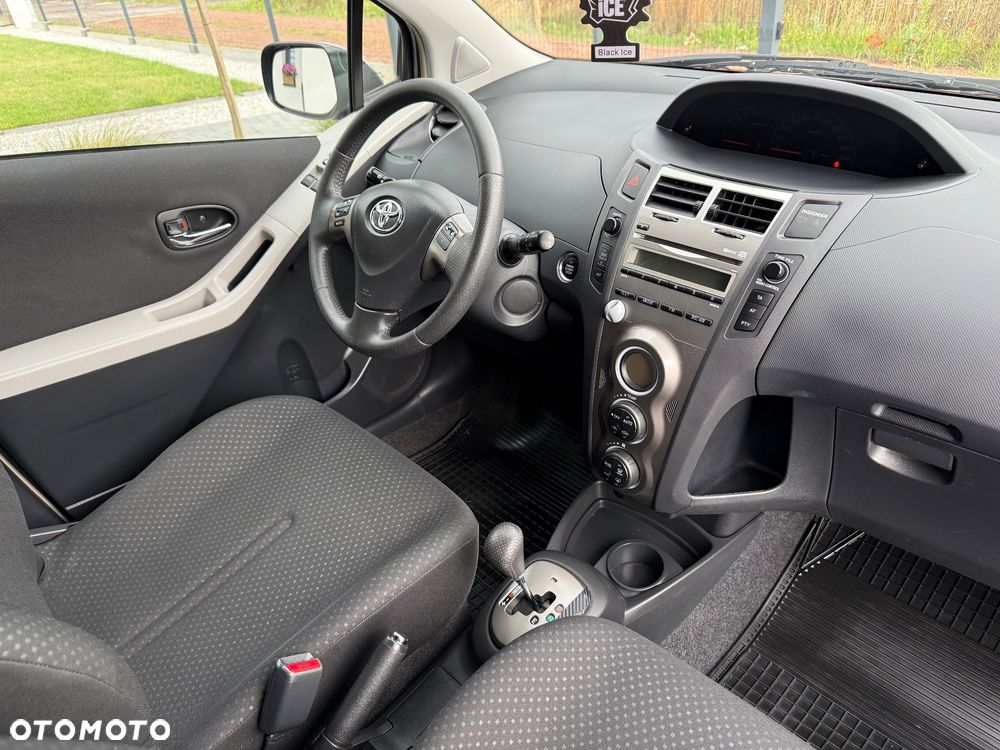 Toyota Yaris - 25