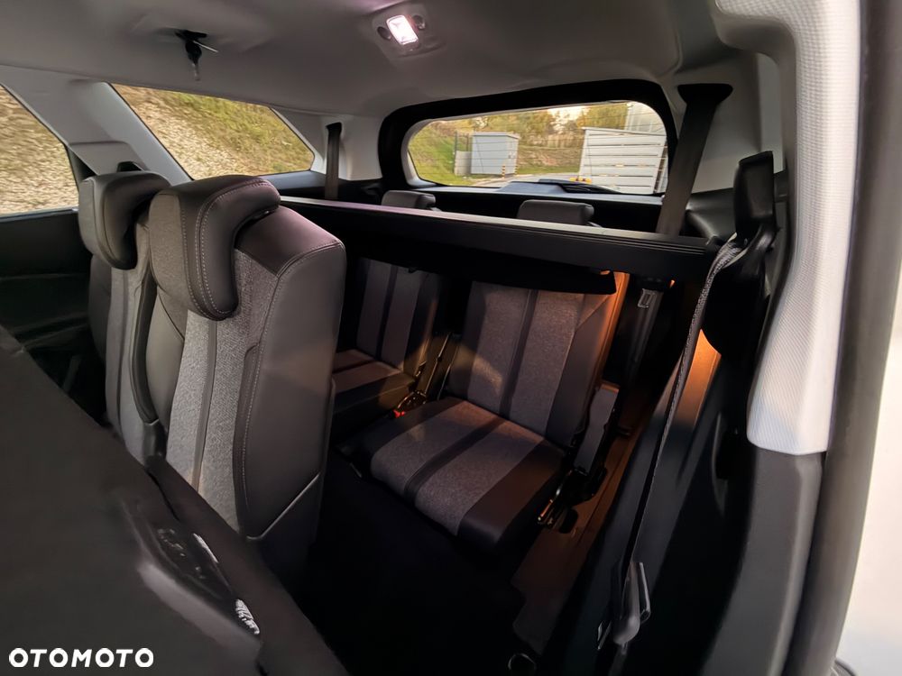 Peugeot 5008 - 8