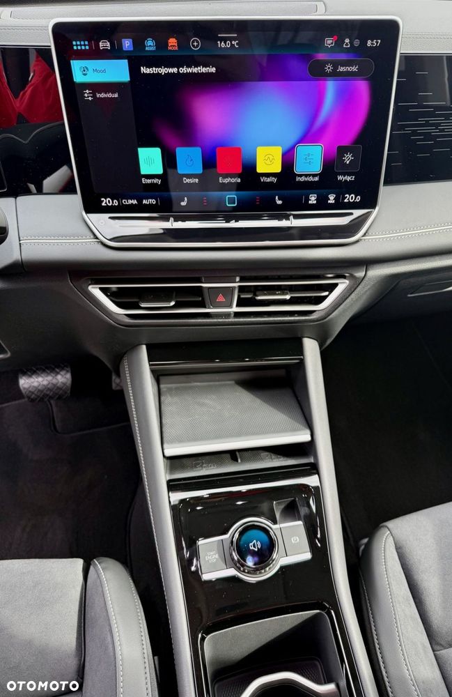 Volkswagen Tiguan - 12