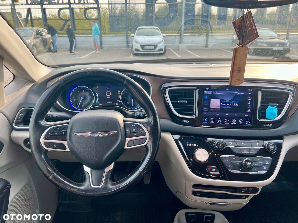 Chrysler Pacifica - 24