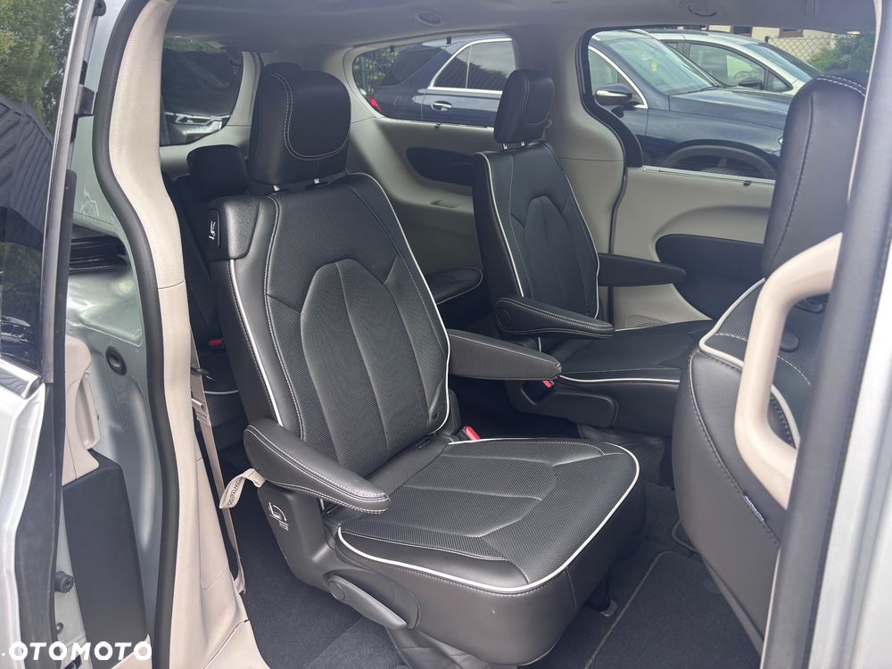 Chrysler Pacifica - 22