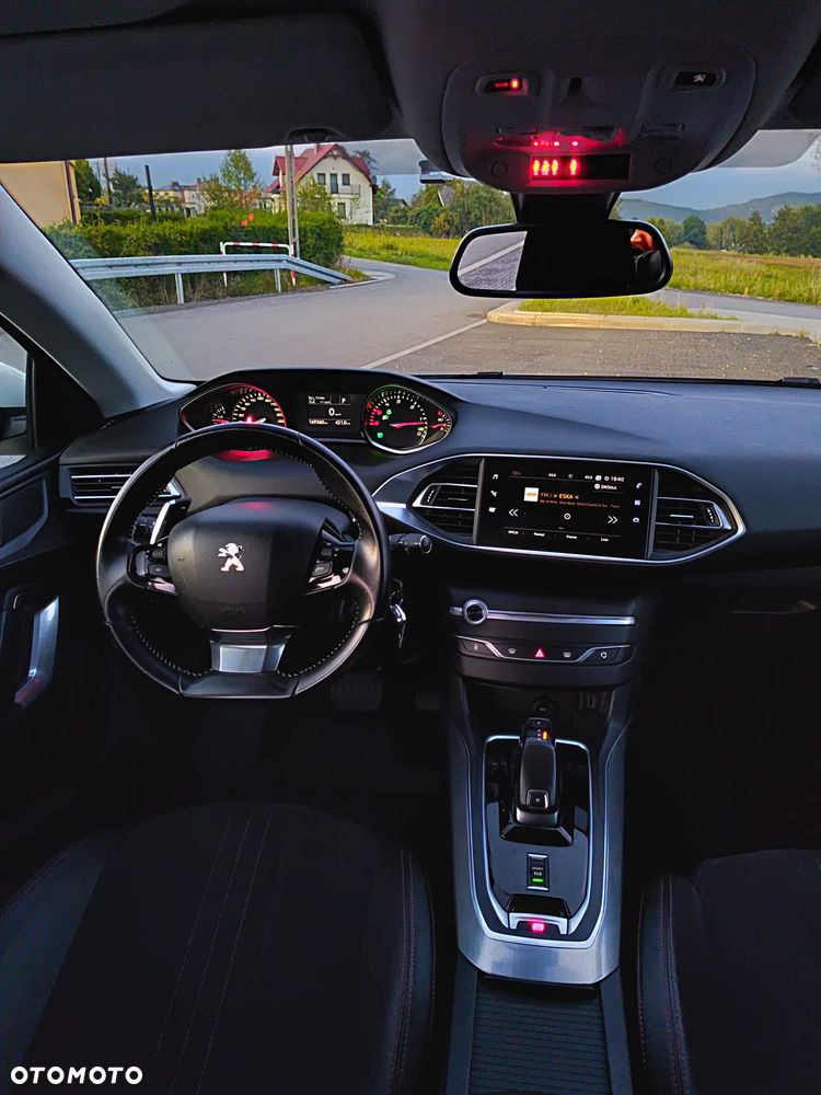 Peugeot 308 BlueHDi 130 EAT8 Allure - 16