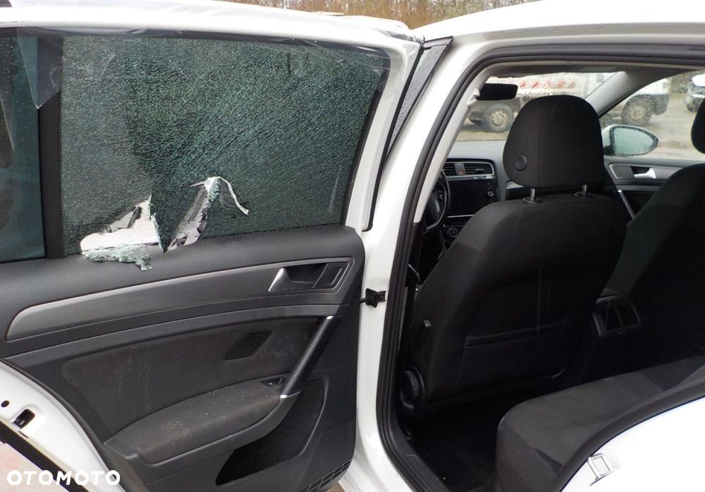 Volkswagen Golf - 20