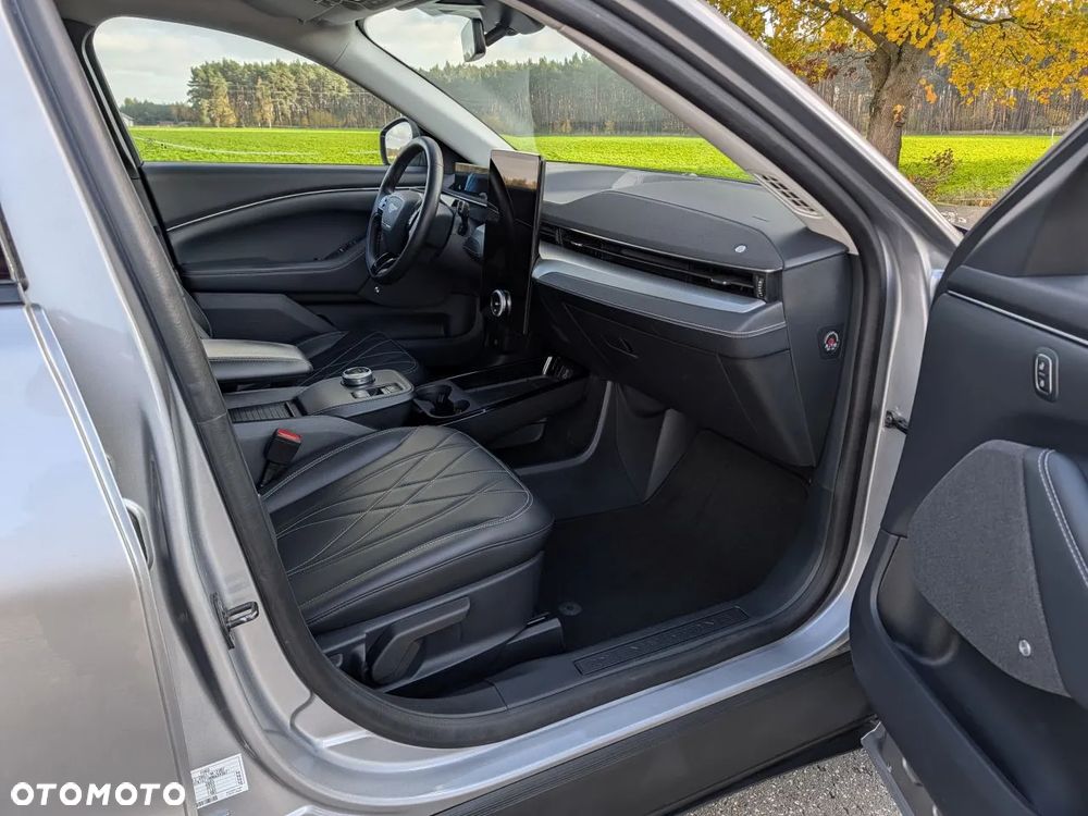 Ford Mustang Mach-E AWD PREMIUM - 24