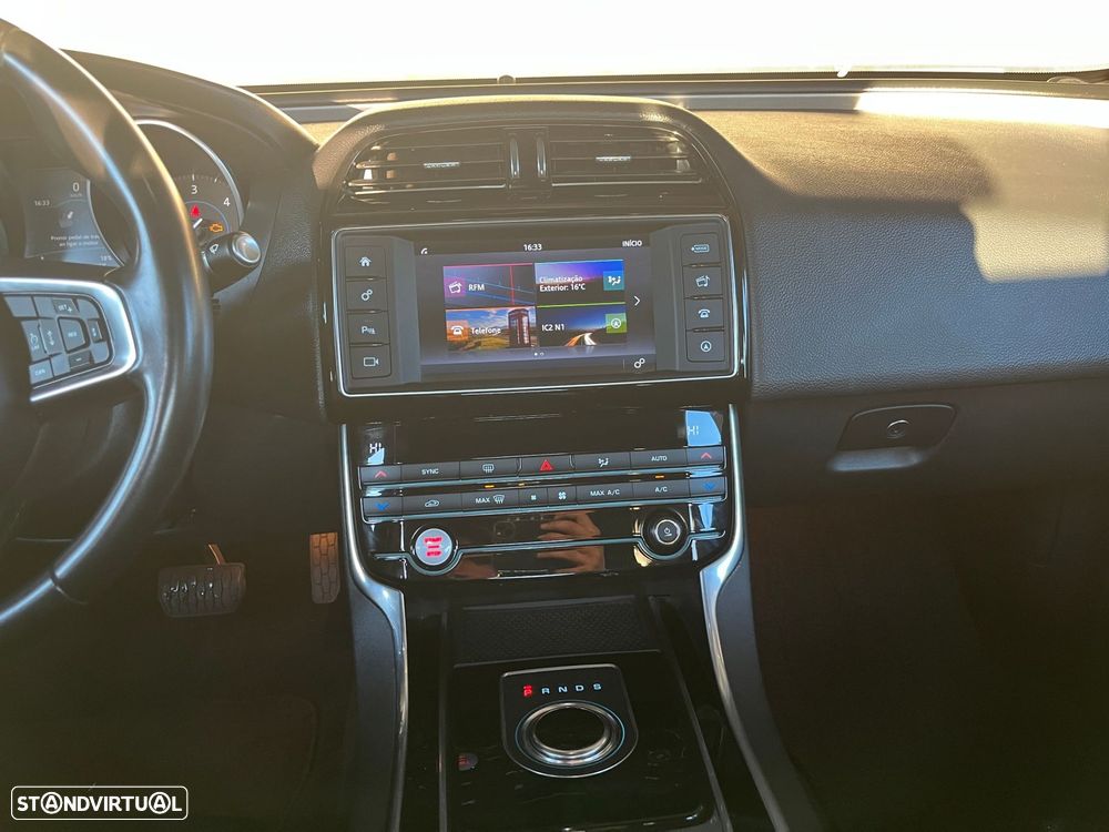 Jaguar XE 2.0 D R-Sport Aut. - 33