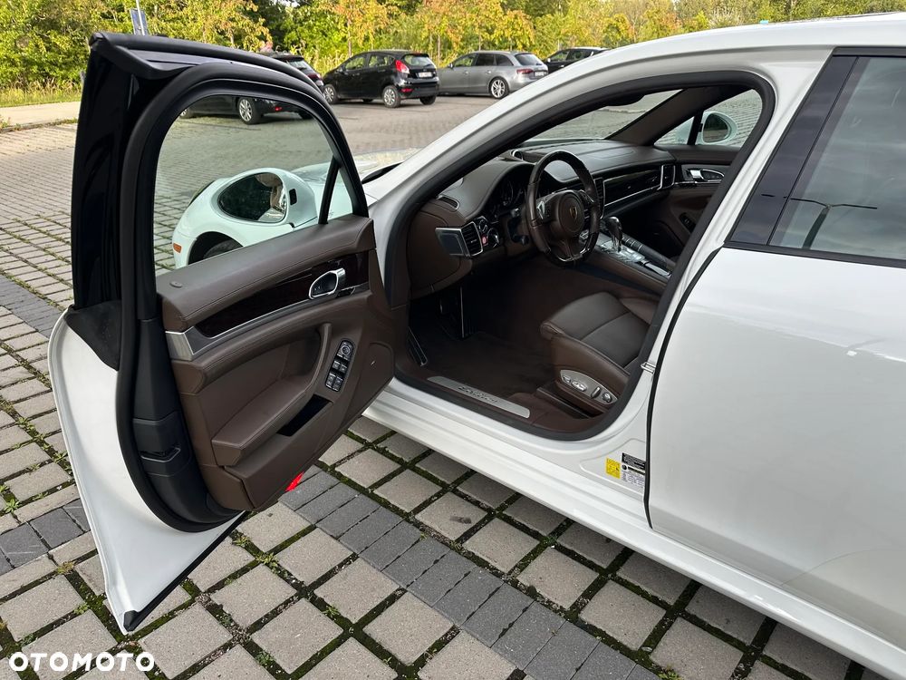 Porsche Panamera 4 Edition - 16