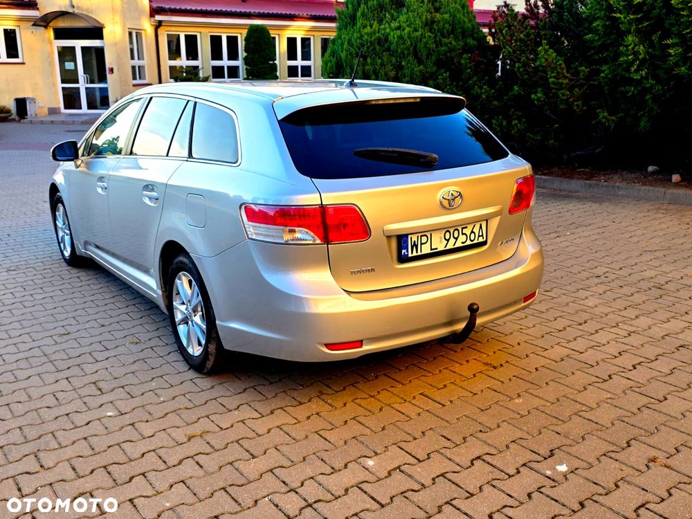 Toyota Avensis - 16