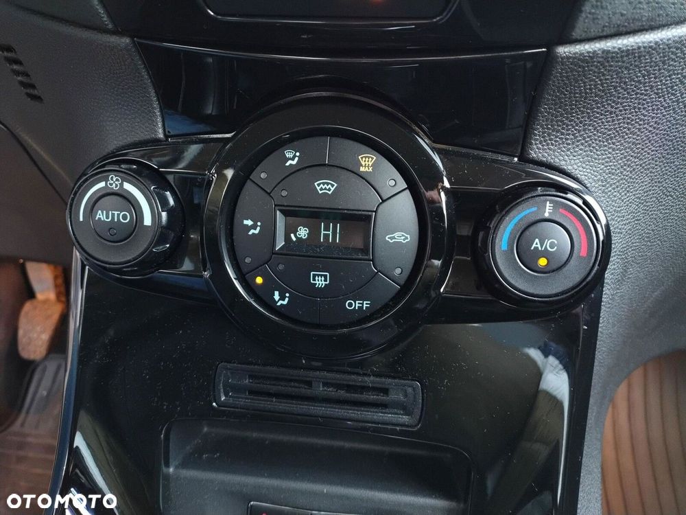Ford Fiesta 1.0 EcoBoost Titanium - 17
