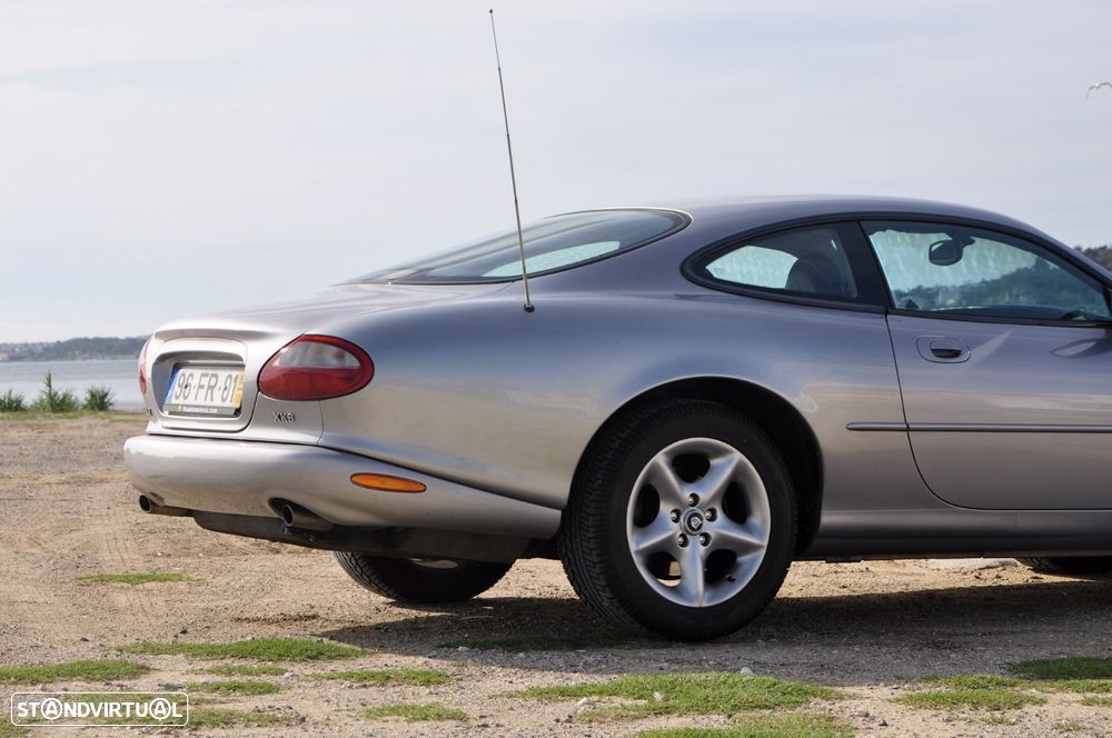 Jaguar XK XK8 4.0 Coupé Pele - 12