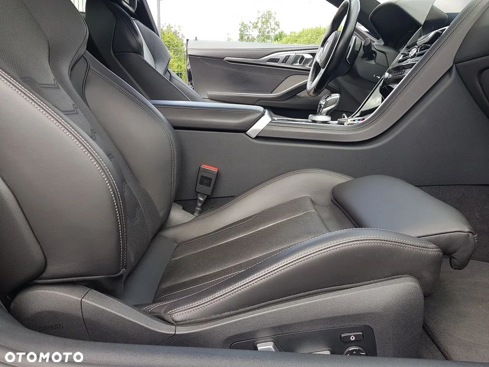 BMW Seria 8 - 12