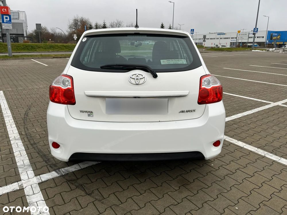 Toyota Auris 1.4 D-4D Terra EU5 - 6