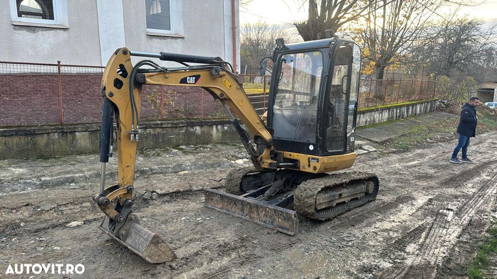 Caterpillar 302.7 - 2