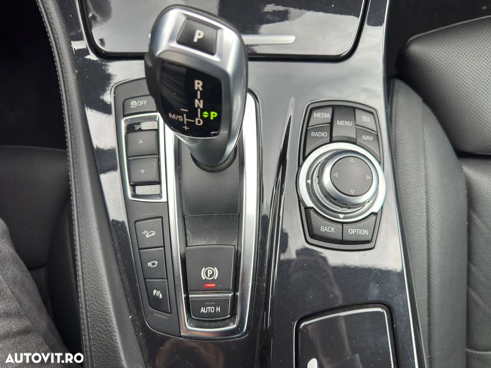 BMW Seria 5 525d xDrive AT - 31