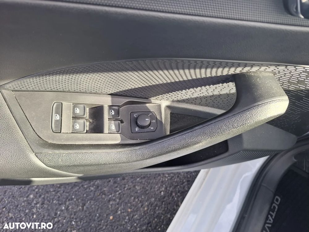 Skoda Octavia Combi 2.0 TDI DSG Style - 13