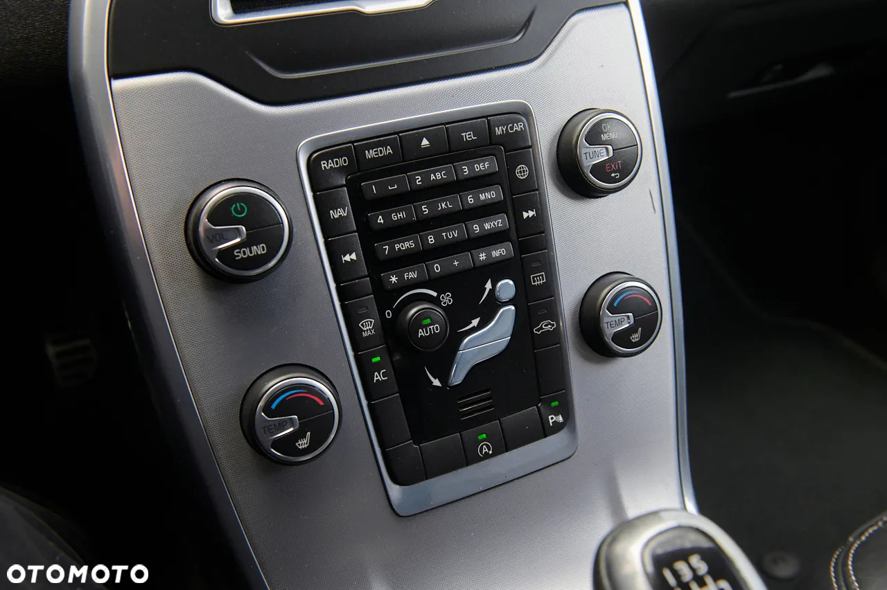 Volvo V70 D4 Black Edition - 32