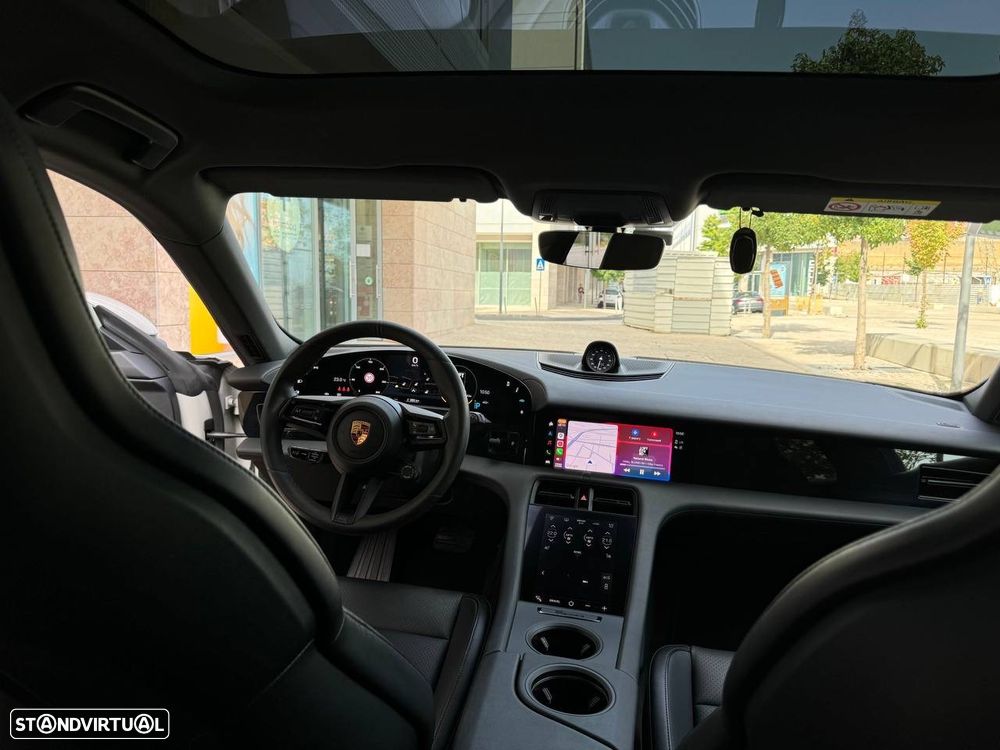 Porsche Taycan Cross Turismo 4 - 9