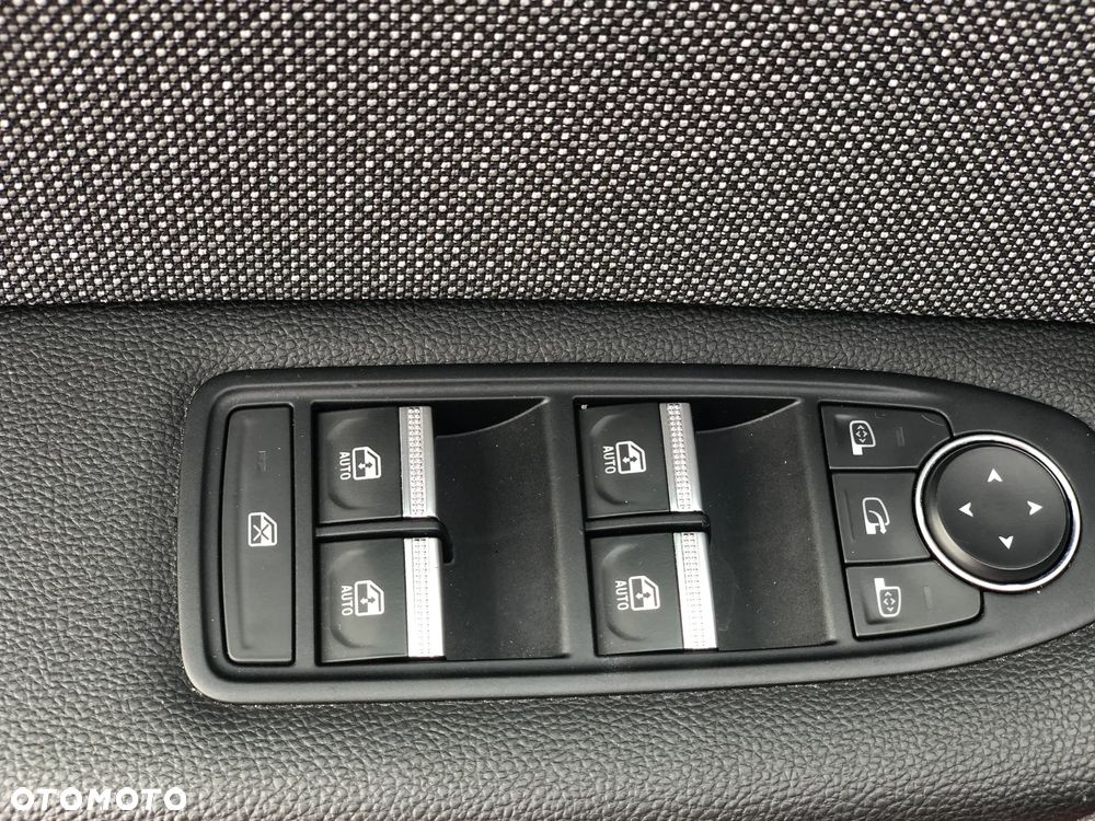 Renault Captur - 23