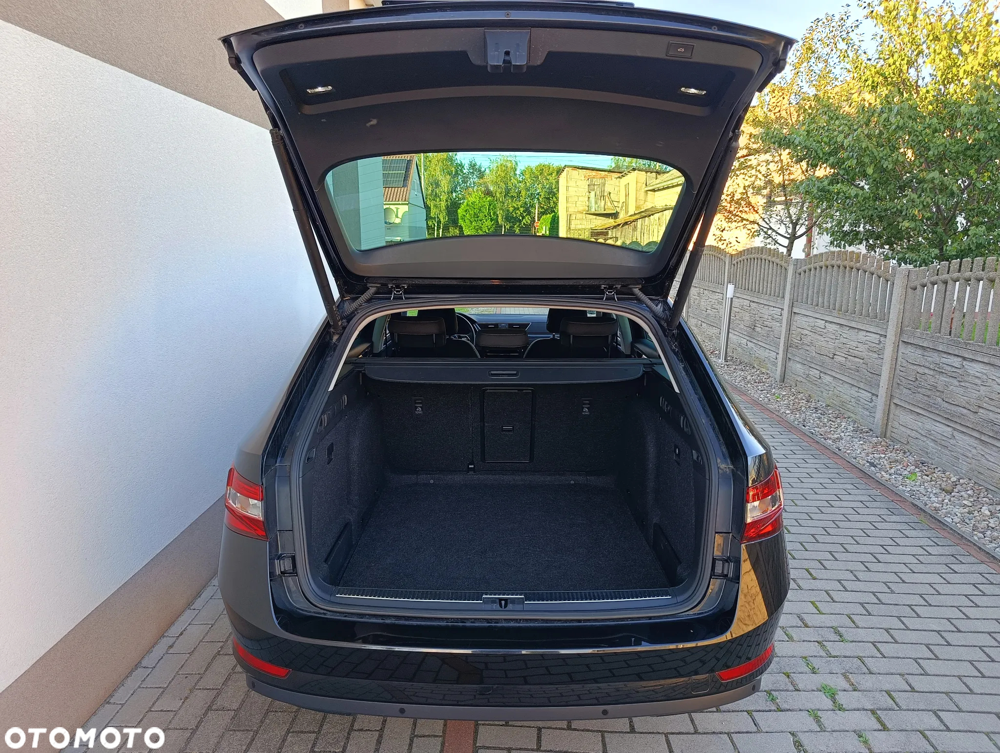 Skoda Superb Combi 2.0 TDI DSG Ambition - 33